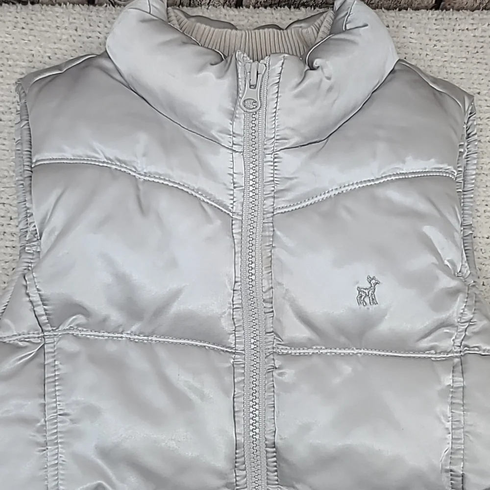 Old Navy Kids Full Zip Quilted Puffer Fleece Lined Vest Jacket in Silver/Gray